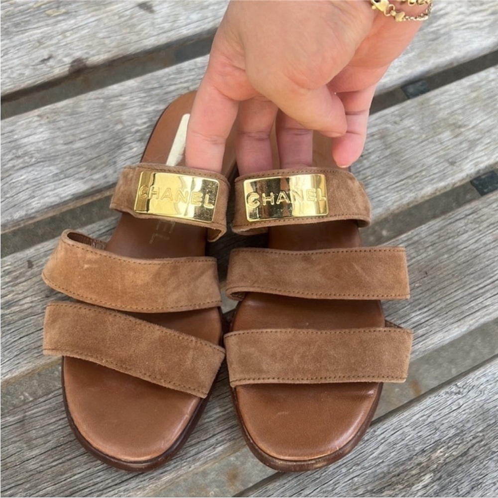 ISO: CHANEL Vintage Gold Logo Plate Suede Slide Sandals Size 35-36 *DO NOT BUY* - Picture 2 of 10